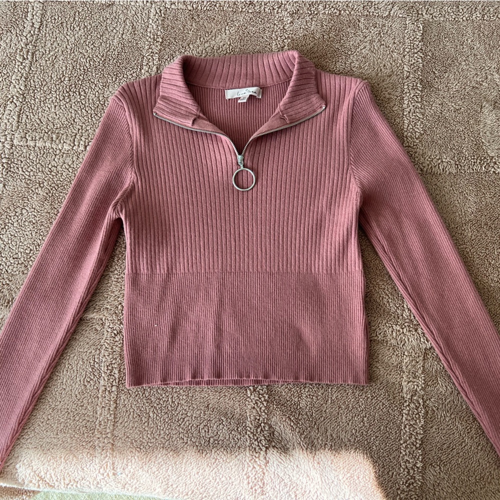 Long sleeve shirt.